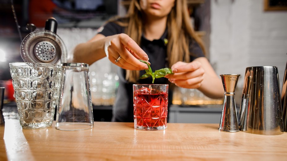 Craft Cocktails: Transforming Ordinary Drinks into Extraordinary Experiences